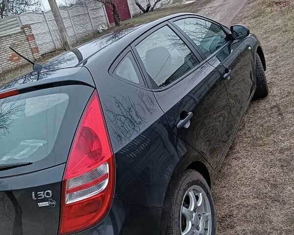 Чорний Хендай i30, об'ємом двигуна 1.4 л та пробігом 195 тис. км за 5900 $, фото 4 на Automoto.ua