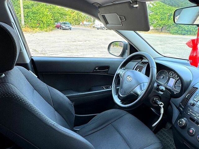 Чорний Хендай i30, об'ємом двигуна 1.6 л та пробігом 250 тис. км за 5700 $, фото 3 на Automoto.ua