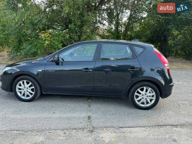 Чорний Хендай i30, об'ємом двигуна 1.6 л та пробігом 250 тис. км за 5700 $, фото 3 на Automoto.ua