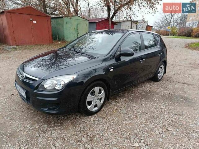 Черный Хендай i30, объемом двигателя 1.4 л и пробегом 314 тыс. км за 5650 $, фото 5 на Automoto.ua