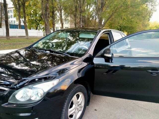 Черный Хендай i30, объемом двигателя 1.6 л и пробегом 290 тыс. км за 5500 $, фото 3 на Automoto.ua