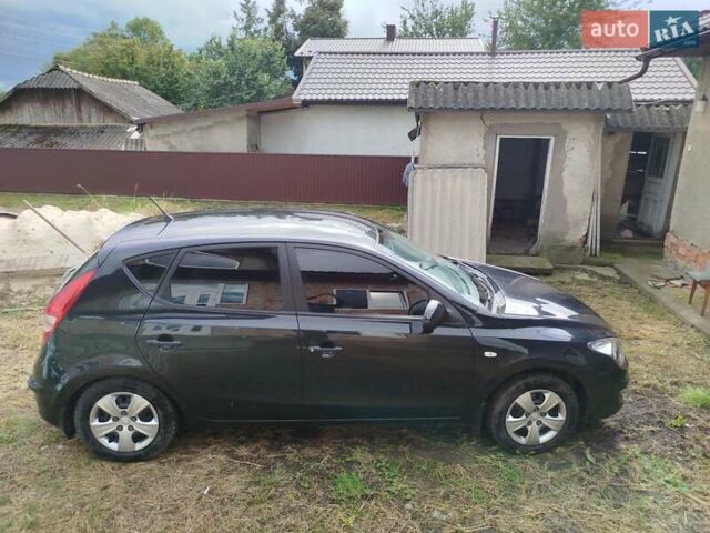 Черный Хендай i30, объемом двигателя 1.4 л и пробегом 215 тыс. км за 5000 $, фото 4 на Automoto.ua