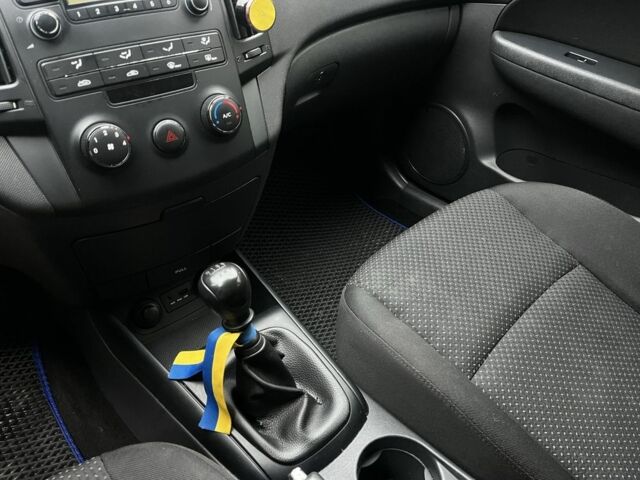 Черный Хендай i30, объемом двигателя 1.4 л и пробегом 240 тыс. км за 6000 $, фото 14 на Automoto.ua