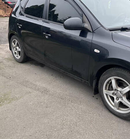 Черный Хендай i30, объемом двигателя 1.6 л и пробегом 255 тыс. км за 6800 $, фото 2 на Automoto.ua