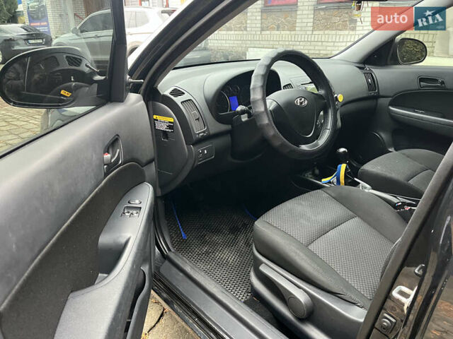 Черный Хендай i30, объемом двигателя 1.4 л и пробегом 240 тыс. км за 6000 $, фото 11 на Automoto.ua