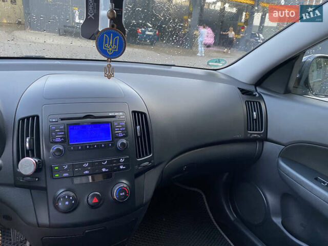 Черный Хендай i30, объемом двигателя 1.4 л и пробегом 194 тыс. км за 6000 $, фото 10 на Automoto.ua