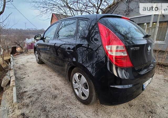 Чорний Хендай i30, об'ємом двигуна 1.4 л та пробігом 272 тис. км за 5300 $, фото 2 на Automoto.ua