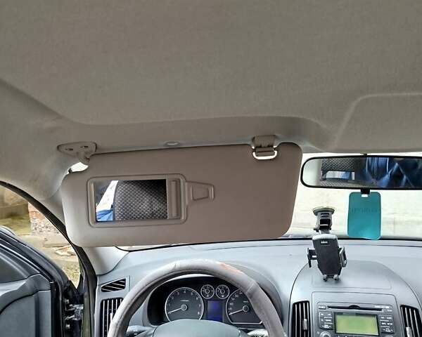 Черный Хендай i30, объемом двигателя 1.4 л и пробегом 215 тыс. км за 5000 $, фото 13 на Automoto.ua