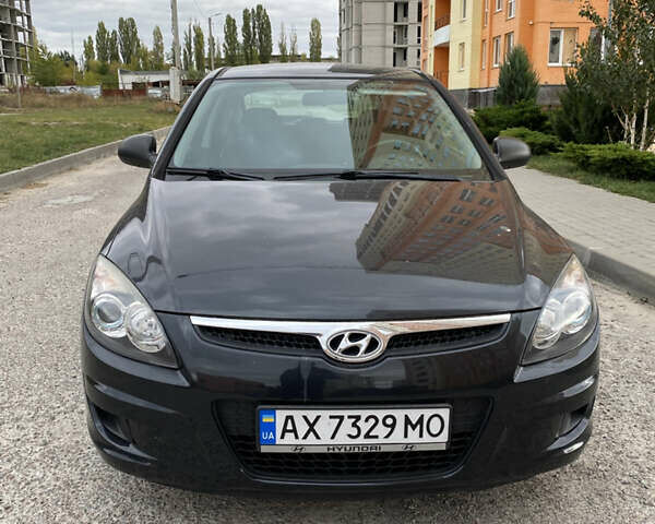 Черный Хендай i30, объемом двигателя 1.4 л и пробегом 148 тыс. км за 5900 $, фото 2 на Automoto.ua