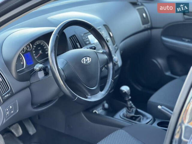 Черный Хендай i30, объемом двигателя 1.4 л и пробегом 167 тыс. км за 6299 $, фото 44 на Automoto.ua