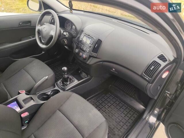 Черный Хендай i30, объемом двигателя 1.4 л и пробегом 160 тыс. км за 5999 $, фото 15 на Automoto.ua