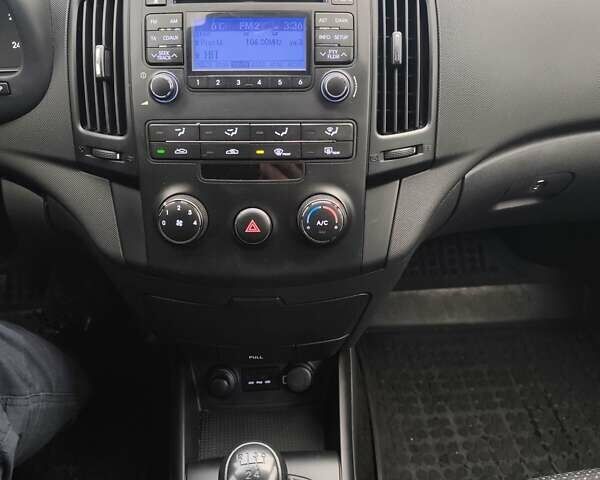 Чорний Хендай i30, об'ємом двигуна 1.4 л та пробігом 161 тис. км за 5700 $, фото 29 на Automoto.ua