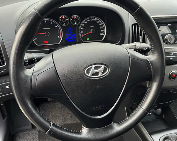 Черный Хендай i30, объемом двигателя 1.4 л и пробегом 140 тыс. км за 6300 $, фото 30 на Automoto.ua