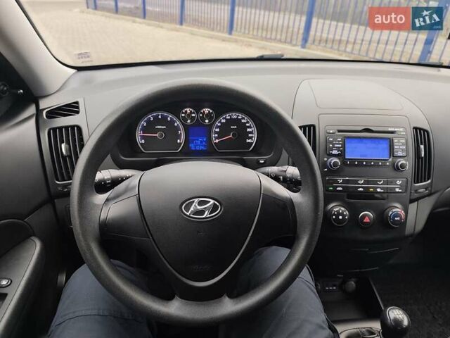 Чорний Хендай i30, об'ємом двигуна 1.4 л та пробігом 161 тис. км за 5700 $, фото 16 на Automoto.ua