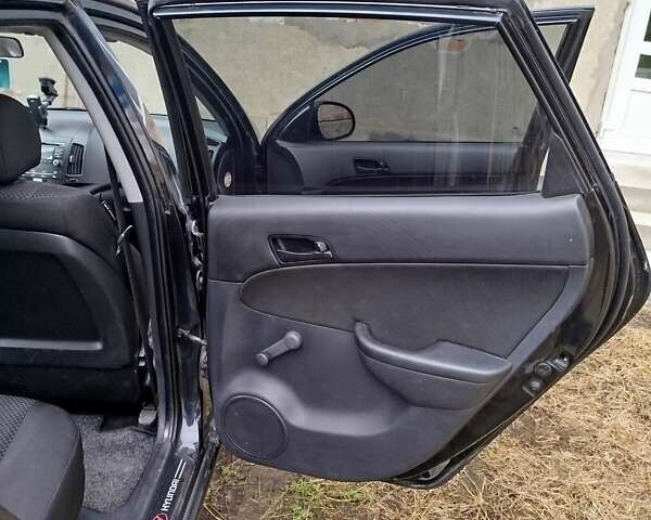 Черный Хендай i30, объемом двигателя 1.4 л и пробегом 215 тыс. км за 5500 $, фото 23 на Automoto.ua