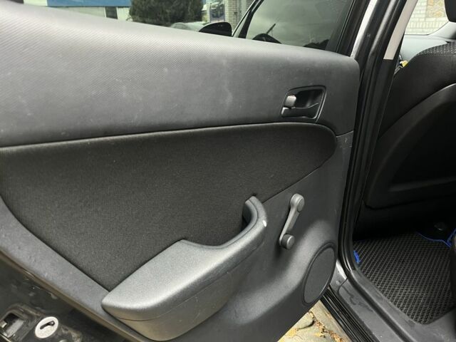 Черный Хендай i30, объемом двигателя 1.4 л и пробегом 240 тыс. км за 6000 $, фото 16 на Automoto.ua