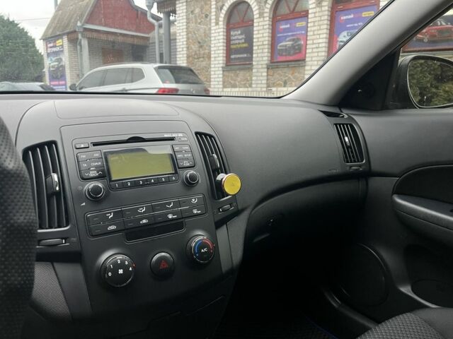 Черный Хендай i30, объемом двигателя 1.4 л и пробегом 240 тыс. км за 6000 $, фото 13 на Automoto.ua