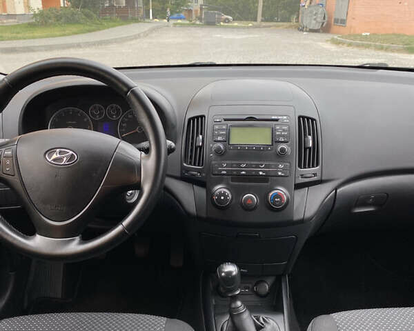 Черный Хендай i30, объемом двигателя 1.4 л и пробегом 148 тыс. км за 5900 $, фото 10 на Automoto.ua