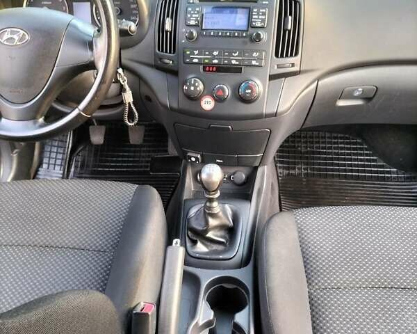 Черный Хендай i30, объемом двигателя 1.4 л и пробегом 156 тыс. км за 6500 $, фото 35 на Automoto.ua