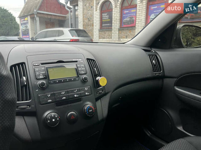 Черный Хендай i30, объемом двигателя 1.4 л и пробегом 240 тыс. км за 6000 $, фото 18 на Automoto.ua