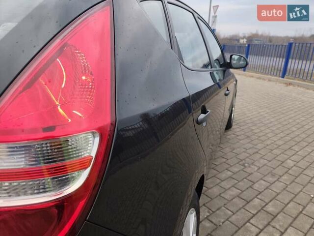 Чорний Хендай i30, об'ємом двигуна 1.4 л та пробігом 161 тис. км за 5700 $, фото 19 на Automoto.ua