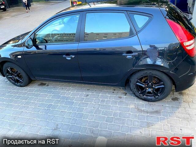 Чорний Хендай i30, об'ємом двигуна 1.4 л та пробігом 194 тис. км за 6000 $, фото 3 на Automoto.ua
