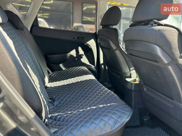 Черный Хендай i30, объемом двигателя 1.4 л и пробегом 220 тыс. км за 5500 $, фото 13 на Automoto.ua