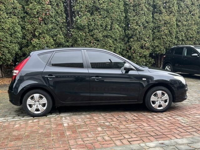 Черный Хендай i30, объемом двигателя 1.4 л и пробегом 240 тыс. км за 6000 $, фото 1 на Automoto.ua