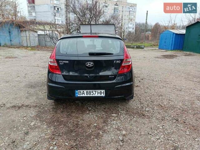 Черный Хендай i30, объемом двигателя 1.4 л и пробегом 314 тыс. км за 5650 $, фото 4 на Automoto.ua