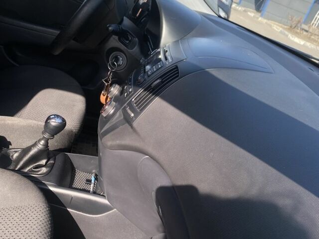 Черный Хендай i30, объемом двигателя 1.4 л и пробегом 210 тыс. км за 6400 $, фото 5 на Automoto.ua