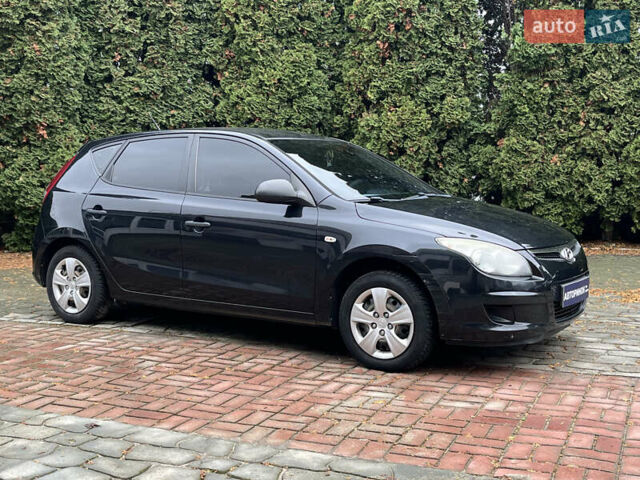 Черный Хендай i30, объемом двигателя 1.4 л и пробегом 240 тыс. км за 6000 $, фото 1 на Automoto.ua