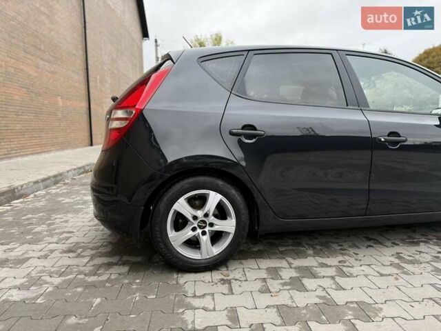 Черный Хендай i30, объемом двигателя 1.4 л и пробегом 180 тыс. км за 4990 $, фото 10 на Automoto.ua