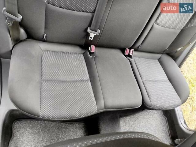 Черный Хендай i30, объемом двигателя 1.4 л и пробегом 215 тыс. км за 5500 $, фото 24 на Automoto.ua