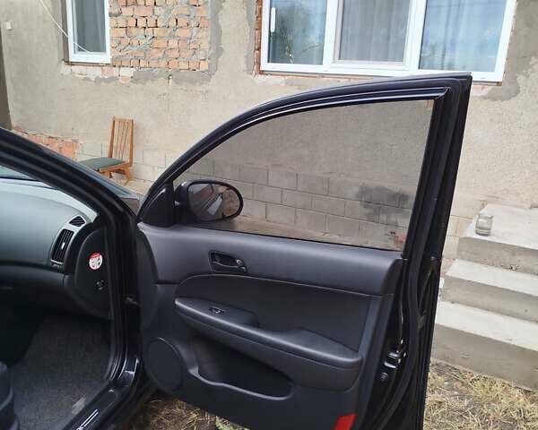 Черный Хендай i30, объемом двигателя 1.4 л и пробегом 215 тыс. км за 5500 $, фото 21 на Automoto.ua