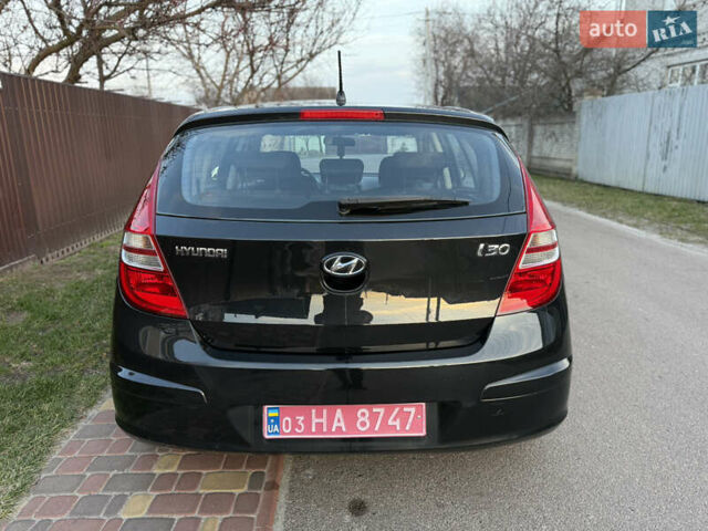 Черный Хендай i30, объемом двигателя 1.4 л и пробегом 194 тыс. км за 6350 $, фото 5 на Automoto.ua