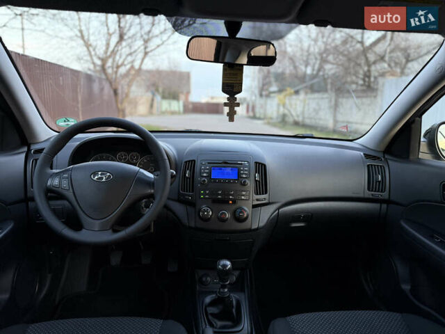 Черный Хендай i30, объемом двигателя 1.4 л и пробегом 194 тыс. км за 6350 $, фото 22 на Automoto.ua