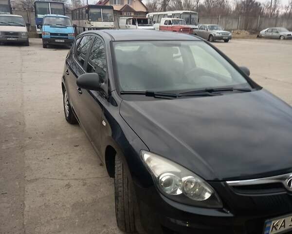 Черный Хендай i30, объемом двигателя 1.4 л и пробегом 260 тыс. км за 5500 $, фото 8 на Automoto.ua