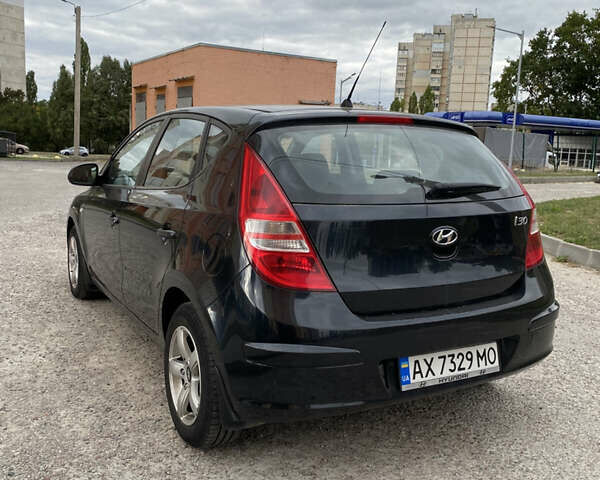 Черный Хендай i30, объемом двигателя 1.4 л и пробегом 148 тыс. км за 5900 $, фото 4 на Automoto.ua