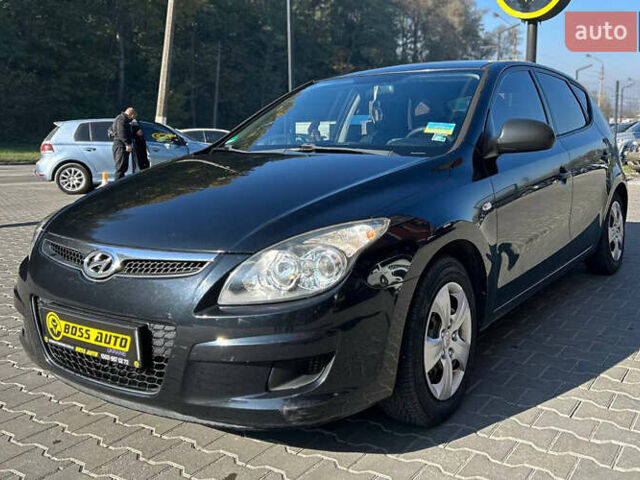 Черный Хендай i30, объемом двигателя 1.4 л и пробегом 220 тыс. км за 5500 $, фото 2 на Automoto.ua