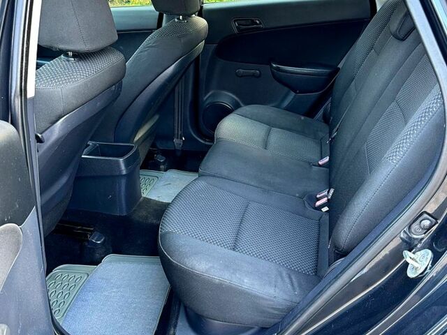 Чорний Хендай i30, об'ємом двигуна 1.6 л та пробігом 250 тис. км за 5700 $, фото 4 на Automoto.ua