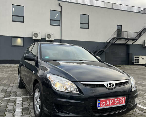 Черный Хендай i30, объемом двигателя 1.4 л и пробегом 140 тыс. км за 6300 $, фото 5 на Automoto.ua