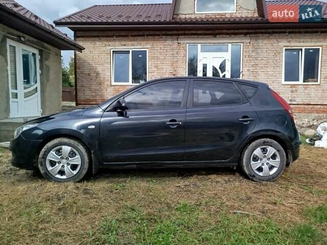 Черный Хендай i30, объемом двигателя 1.4 л и пробегом 215 тыс. км за 5000 $, фото 7 на Automoto.ua
