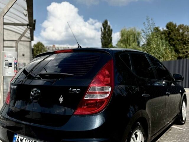 Черный Хендай i30, объемом двигателя 1.4 л и пробегом 147 тыс. км за 6800 $, фото 4 на Automoto.ua