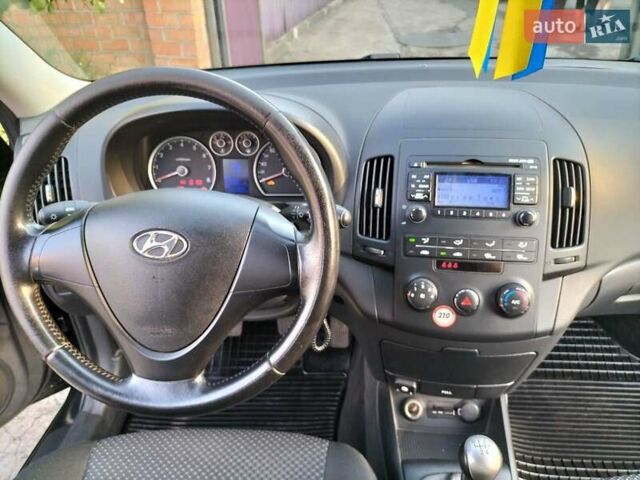 Черный Хендай i30, объемом двигателя 1.4 л и пробегом 156 тыс. км за 6500 $, фото 10 на Automoto.ua