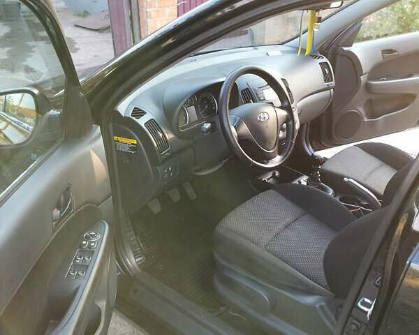 Черный Хендай i30, объемом двигателя 1.4 л и пробегом 156 тыс. км за 6500 $, фото 28 на Automoto.ua