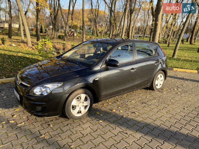 Черный Хендай i30, объемом двигателя 1.4 л и пробегом 242 тыс. км за 6000 $, фото 2 на Automoto.ua