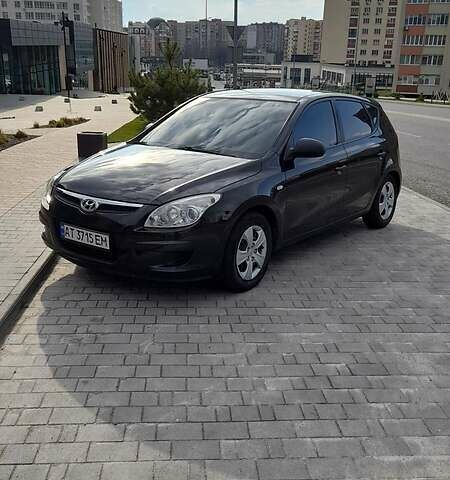 Черный Хендай i30, объемом двигателя 1.4 л и пробегом 179 тыс. км за 5200 $, фото 4 на Automoto.ua