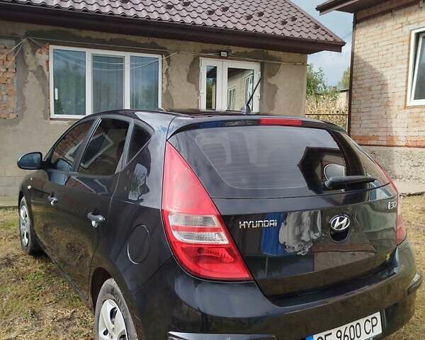 Черный Хендай i30, объемом двигателя 1.4 л и пробегом 215 тыс. км за 5500 $, фото 2 на Automoto.ua