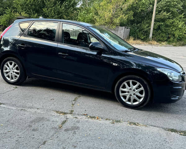 Чорний Хендай i30, об'ємом двигуна 1.6 л та пробігом 250 тис. км за 5700 $, фото 2 на Automoto.ua