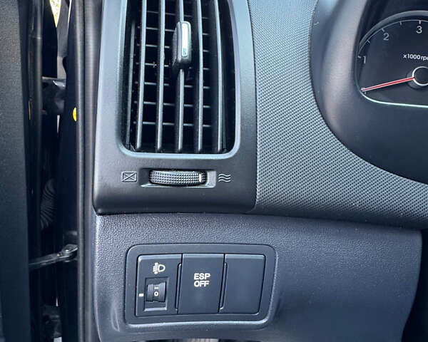 Чорний Хендай i30, об'ємом двигуна 1.6 л та пробігом 250 тис. км за 5700 $, фото 10 на Automoto.ua
